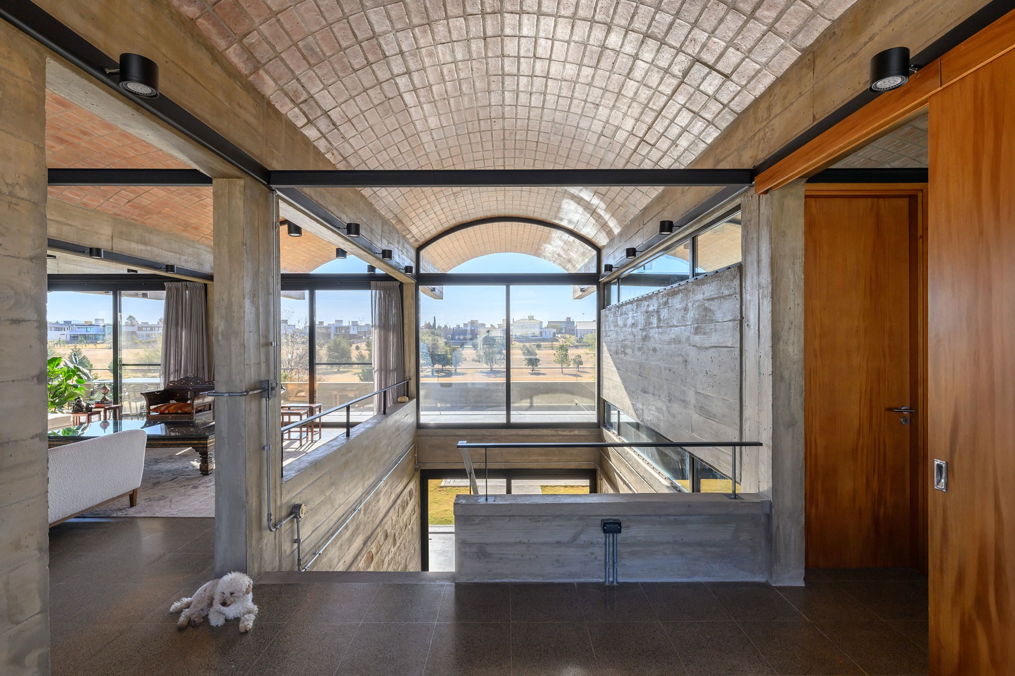 Vaulted roof. R&C House by Cristián Nanzer | METALOCUS
